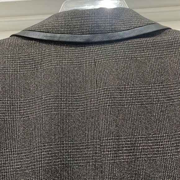 Lane Bryant dark brown suit jacket/blazer with faux leather trim.Size 26 - Picture 8 of 9